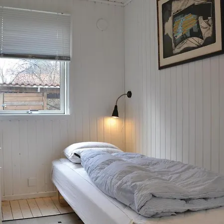 Tatil Evi Three-bedroom Holiday In Melby